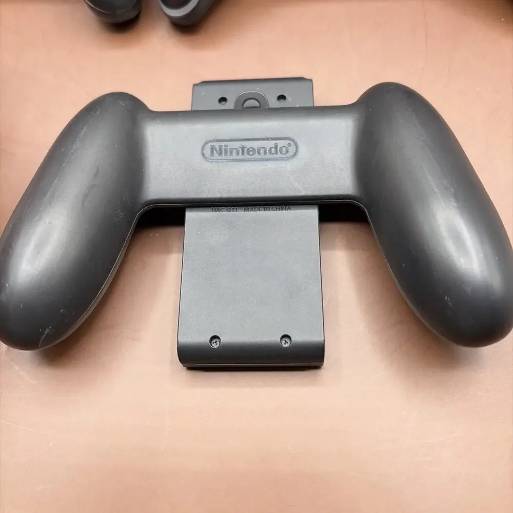 Bundle: x2 Nintendo Switch Controller, Docking Station, Joy Con Grip